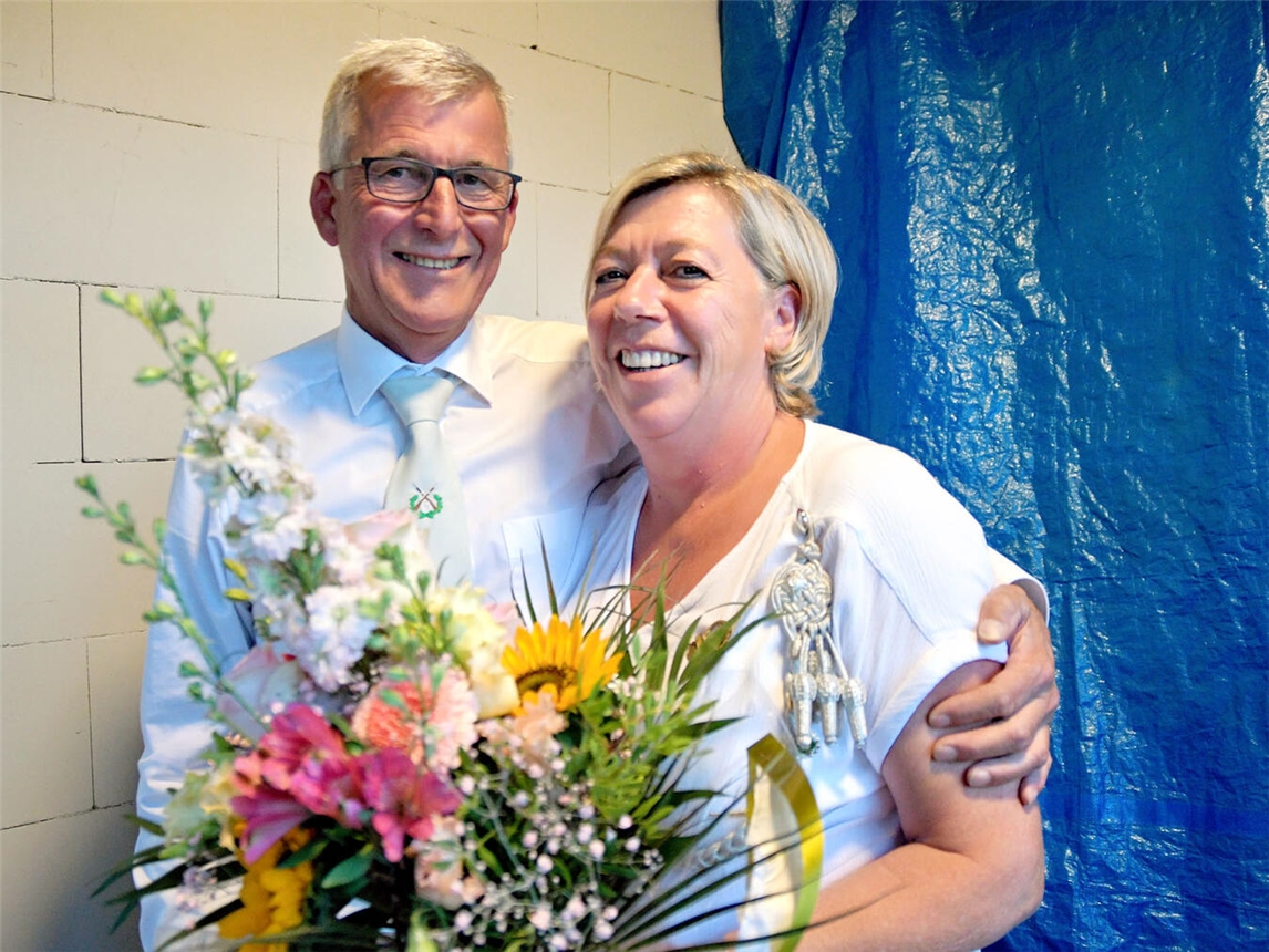"Königspaar Alwin und Waltraud Püplichhuisen, Nachfolger von Roland und Marina, vor Krönungsball am 15. August, BSV Feier"