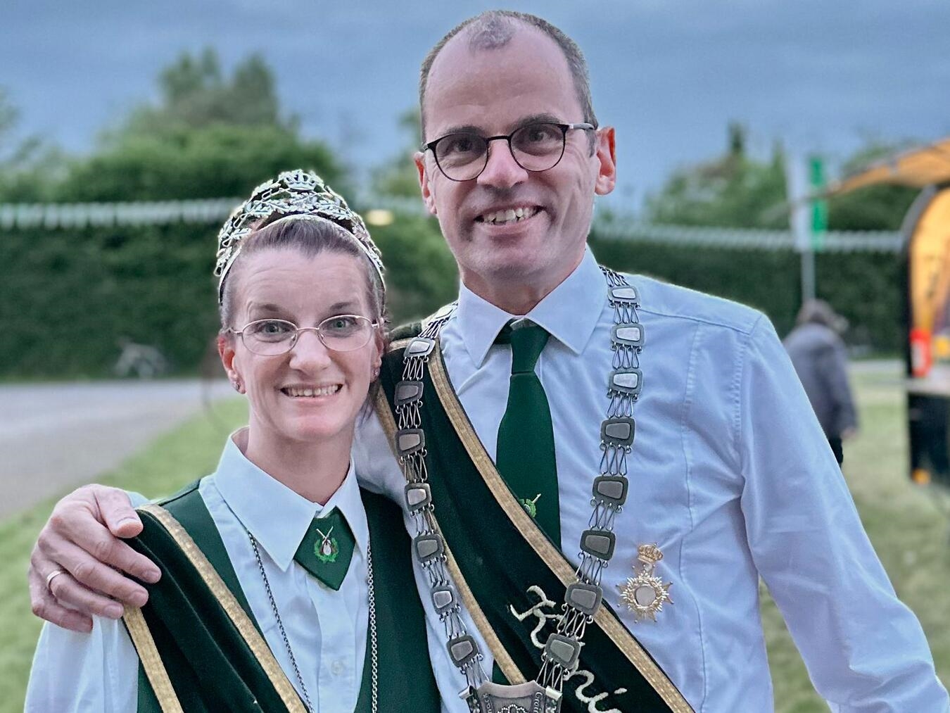 "Königspaar BSV Rees-Feldmark: Andreas und Monika Pohle, festlich gekleidet"