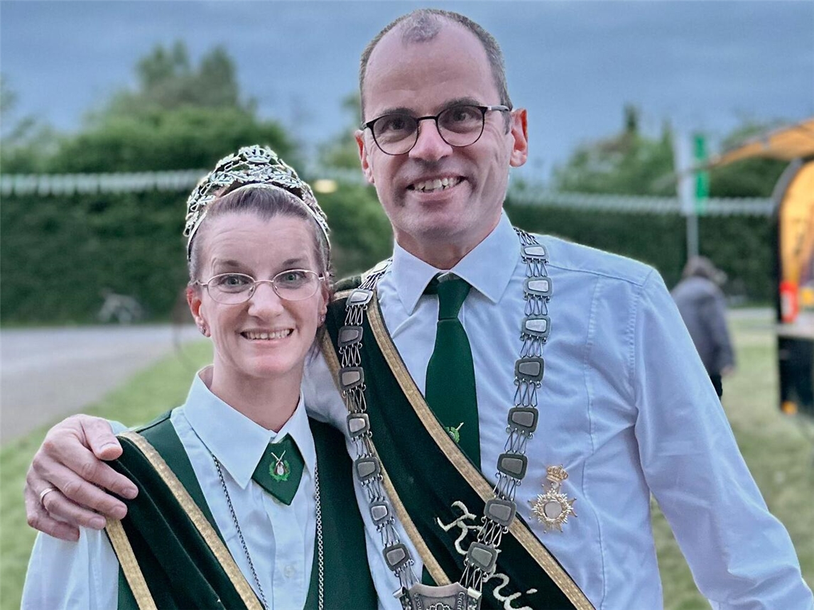 "Königspaar BSV Rees-Feldmark: Andreas und Monika Pohle, festlich gekleidet"