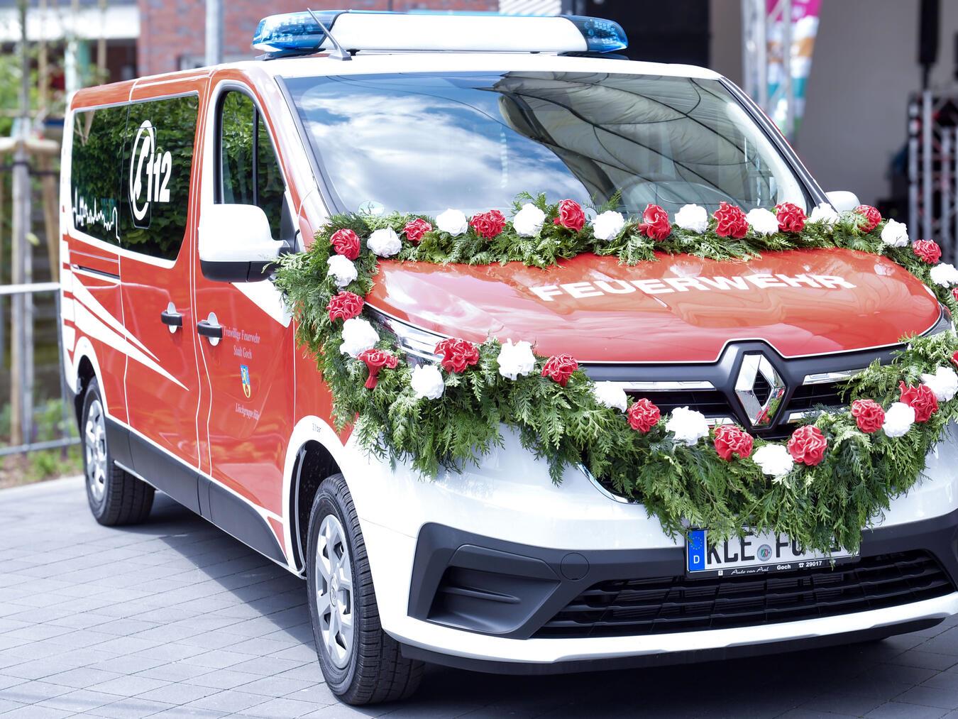 Das neue Mannschaftstransportfahrzeug verfügt über neun Sitzplätze und eine feuerwehrtechnische Grundbeladung. NN-Fotos: Gerhard Seybert