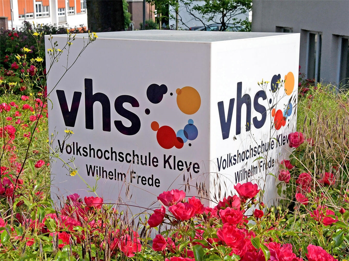 Das neue Programm der Klever VHS ist da. NN-Foto (Archiv): RD