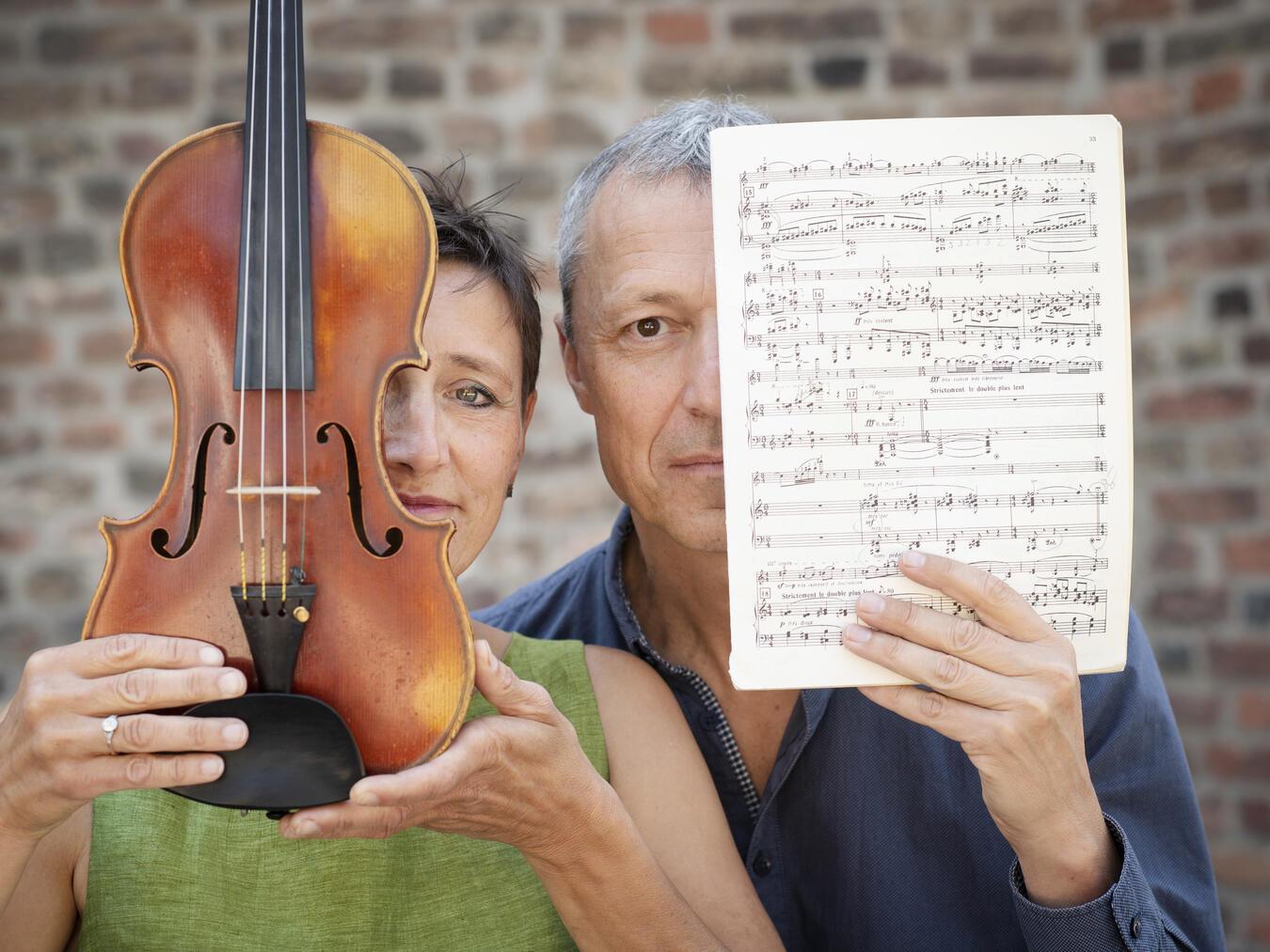 Das Niederrheinische Duo, das in Essen an der Folkwang-Hochschule studierte, verbindet eine langjährige Zusammenarbeit mit ansprechenden Programmkonzepten. Herzliche Einladung zum Kammerkonzert. Foto: Bettina Engel-Albustin/ Fotoagentur Ruhr moers