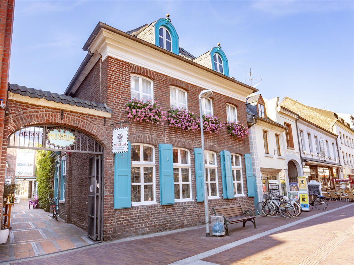 "Niederrheinisches Museum Kevelaer, Tag der offenen Tür, Besucher genießen kulturelles Erlebnis, Foto von NMK/David Simon"