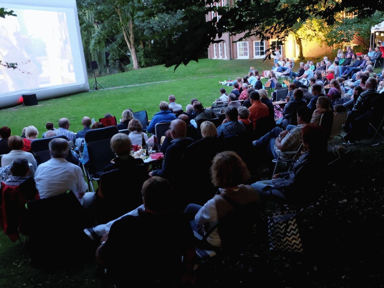Das Open Air-Kino im Museumsgarten gehört seit Jahren fest zum sommerlichen Veranstaltungskalender der Stadt Goch. Foto: Goli Theater