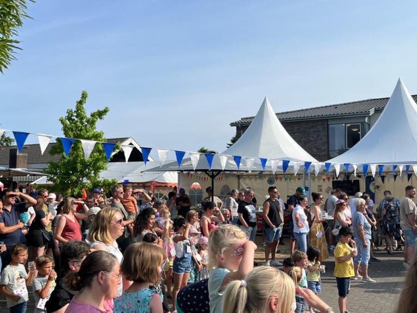 Das Orga-Team der IPK Pfalzdorf hat wieder ein abwechslungsreiches Programm auf die Beine gestellt. Die Impressionen aus dem vergangenen Jahr zeigen, dass die Gäste diesen Einsatz zu schätzen wissen. Auch in diesem Jahr ist wieder Koos van Rij (Bild oben) dabei.Fotos: privat