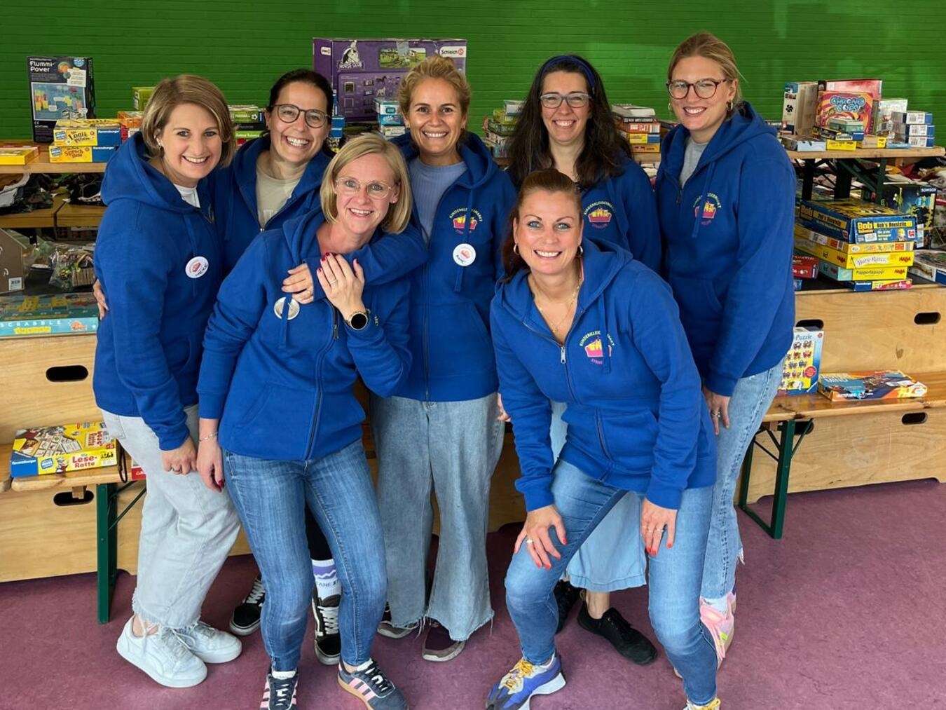 Orga-Team des Straelener Kinderkleidermarkts: Meike Tönißen, Lena Dicks, Christina Jacobs, Anne Göhre, Jenny Velmans, Dominique Borghs, Valérie Scholten.