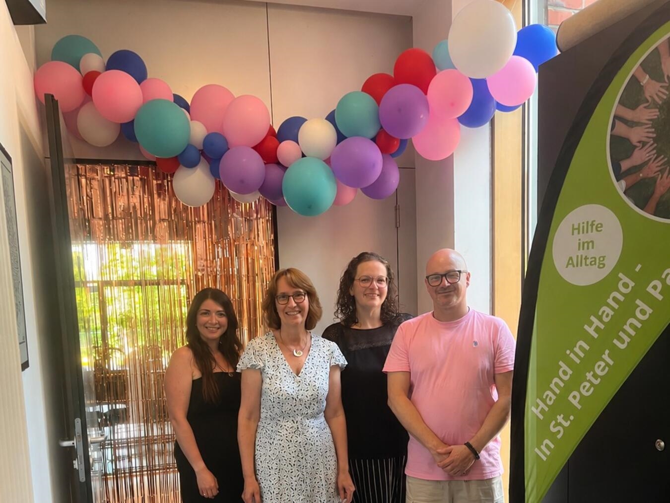 "Orga-Team von Hand in Hand: Mandy Günnemann, Bärbel Brux, Yvonne Tenbrüggen, Tom Löcher, Gruppenfoto"