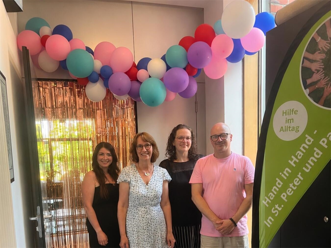 "Orga-Team von Hand in Hand: Mandy Günnemann, Bärbel Brux, Yvonne Tenbrüggen, Tom Löcher, Gruppenfoto"