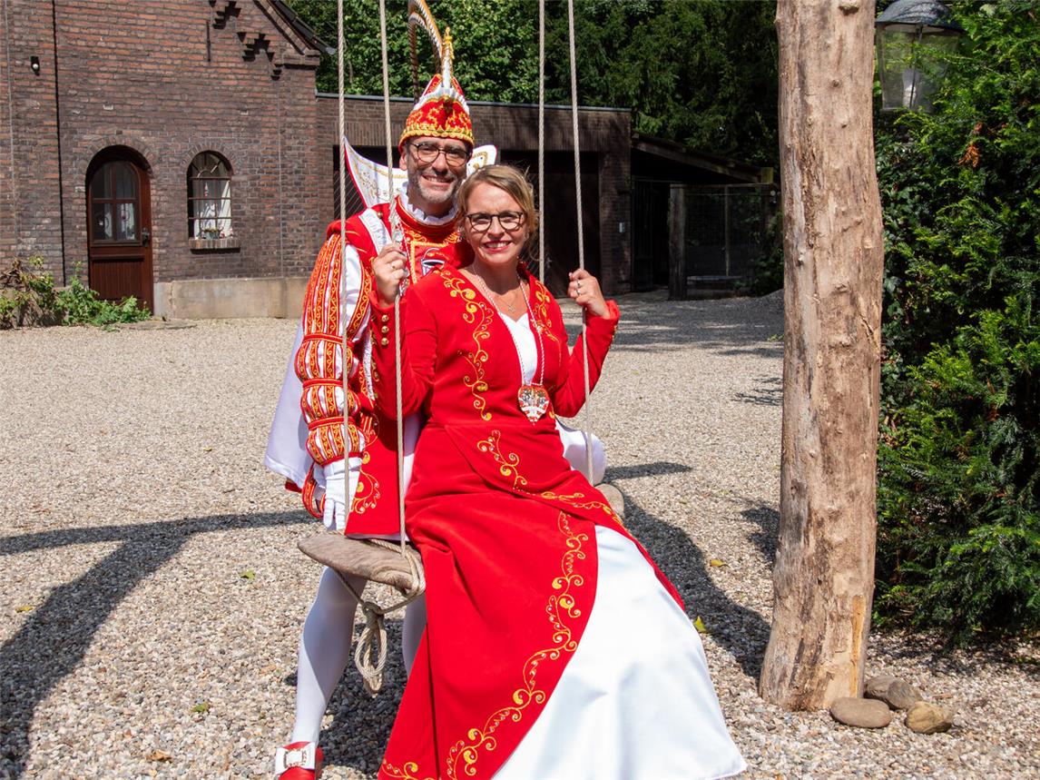 Das Prinzenpaar von Emmerich: Prinzessin Sabrina I. und Prinz Heiner I. Foto: privat