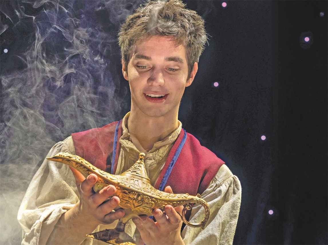 Das Publikum in Kleve erwartet ein abwechslungsreiches Live-Erlebnis mit eigens komponierten Songs, beeindruckenden Choreografien und fantasievollen Kostümen. Foto: Theater Liberi/Nils Böhme