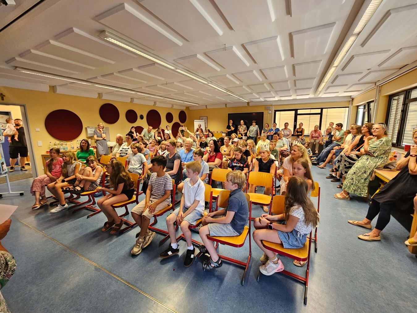 "Publikum wartet gespannt auf Preisverleihung, Event, Auszeichnungen"