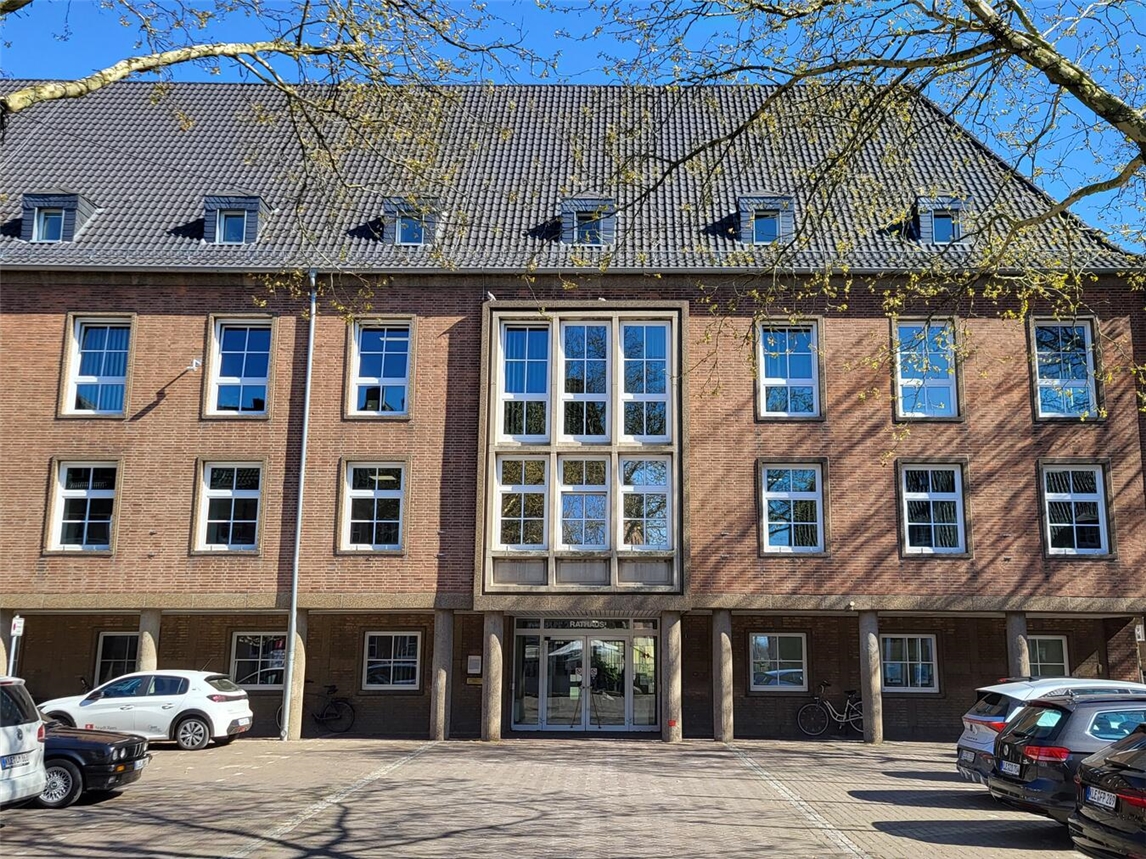 Das Rathaus der Stadt Rees. NN-Foto: MB