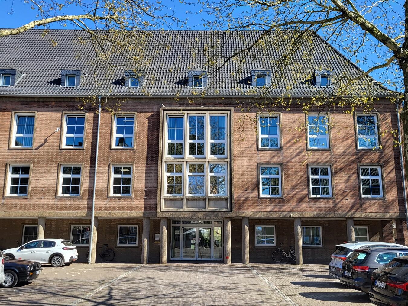 Das Rathaus der Stadt Rees. NN-Foto: Michael Bühs