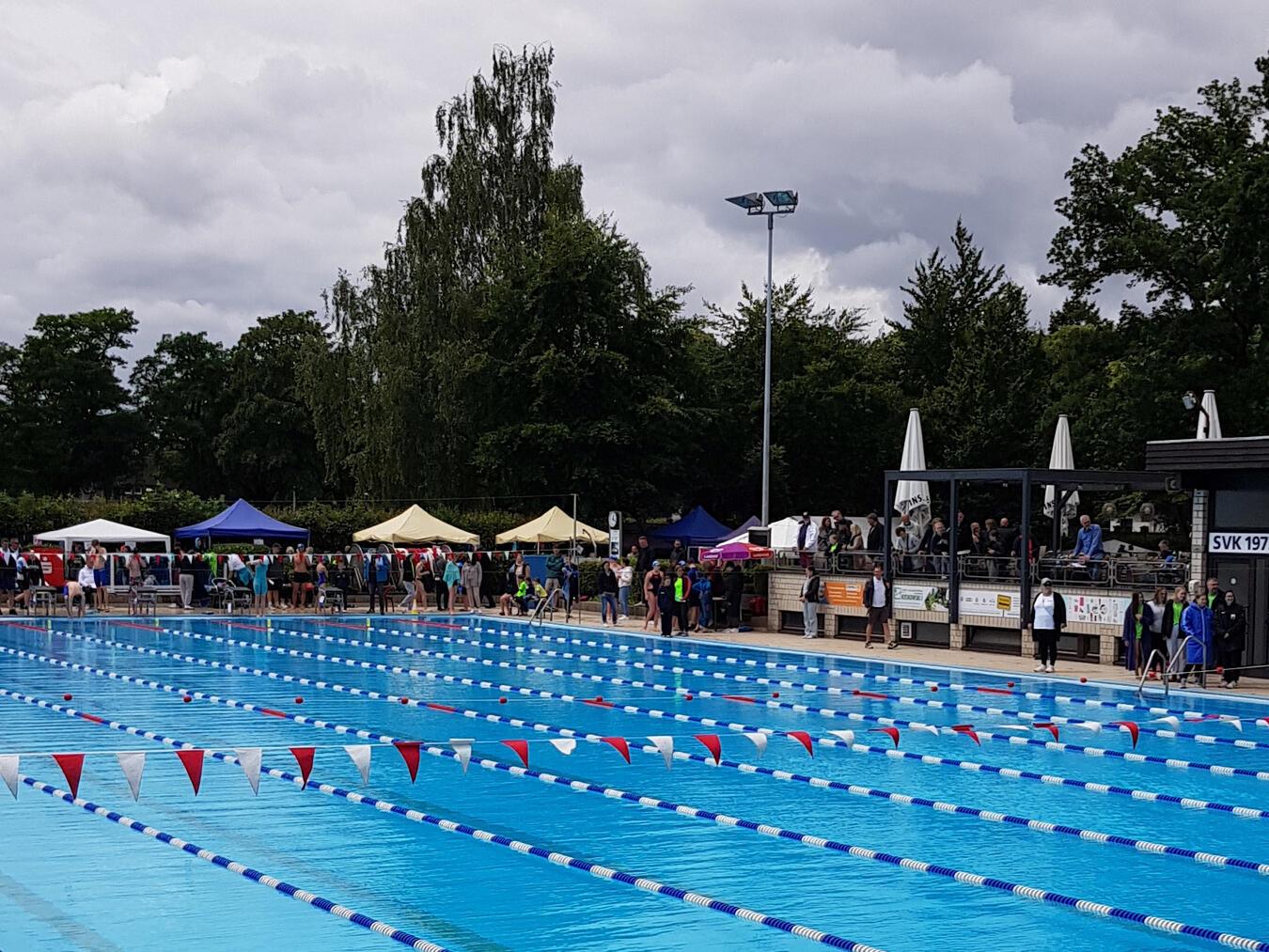 Das Reeser Team kehrte mit vielen Medaillen und einem starken 3. Platz in der Gesamtwertung (bei 22 teilnehmenden Vereinen) nach Hause.Foto: Reeser SC 1968