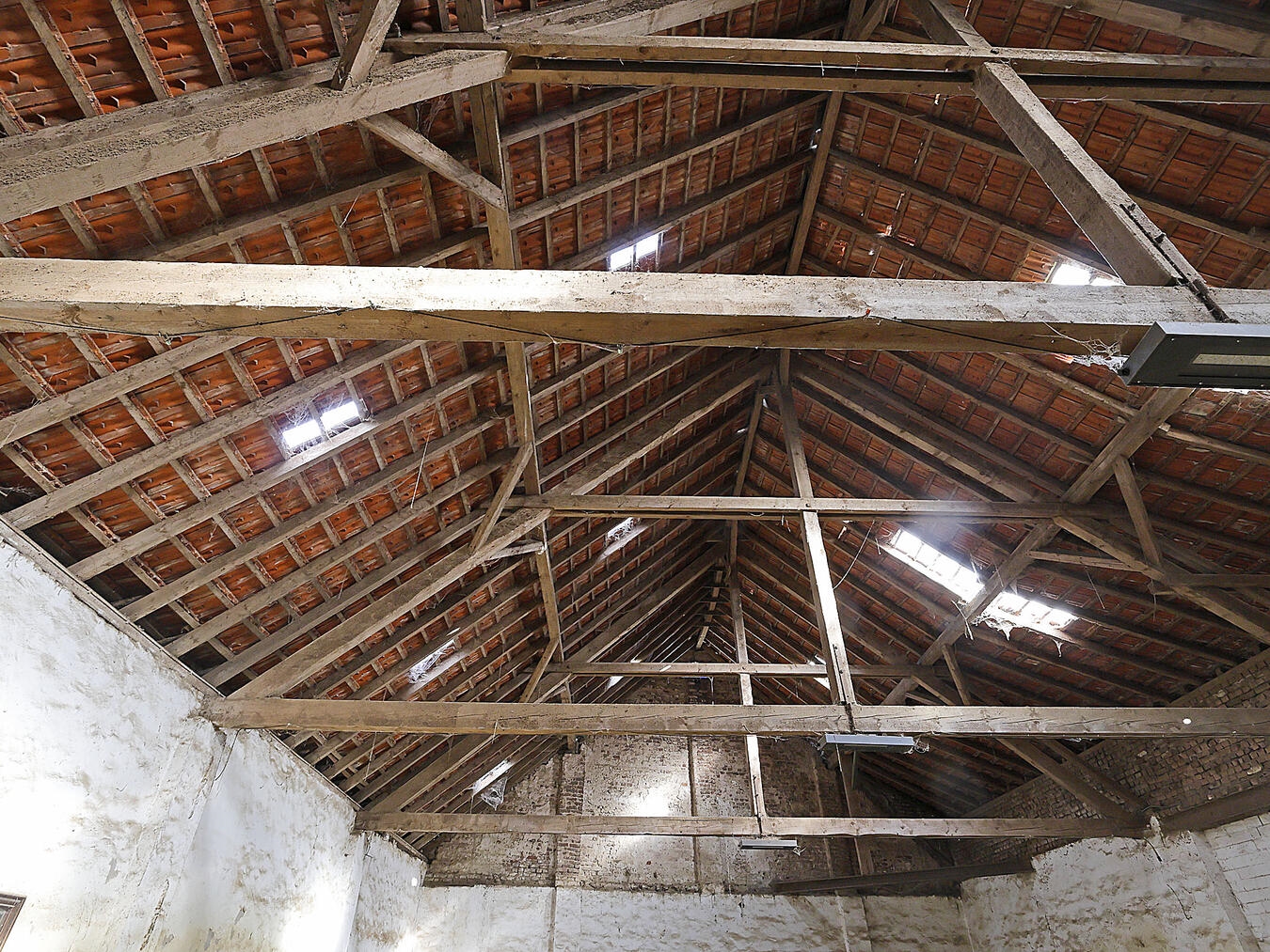 Das Scheunendach auf der Krümelranch ist marode und muss dringend repariert werden. NN-Archivfoto: Theo Leie