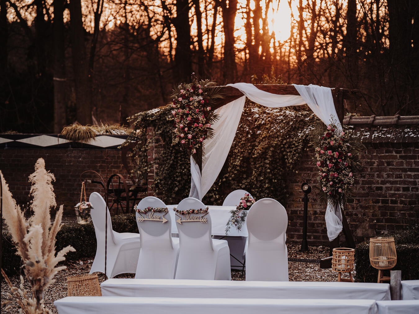 Das Schloss Walbeck bietet Brautpaaren viele individuelle Möglichkeiten für ihre Hochzeit. Unter anderem ist eine Trauung auch unter freiem Himmel im Innenhof des Schlosses möglich. Foto: Schloss Walbeck