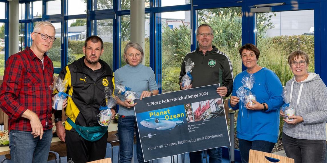 Das Siegerteam der Fahrrad-Challenge mit Herbert Seyen (2. v. li.). Foto: Haus Freudenberg