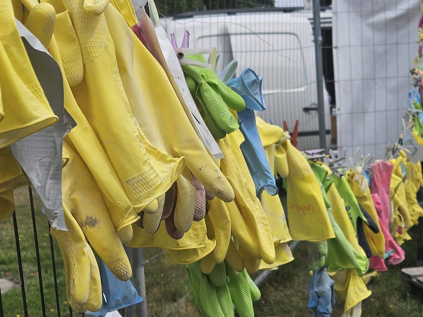 Das sieht nach Arbeit aus... gemeinsames Tun macht aber auch Spaß. NN-Foto: vs