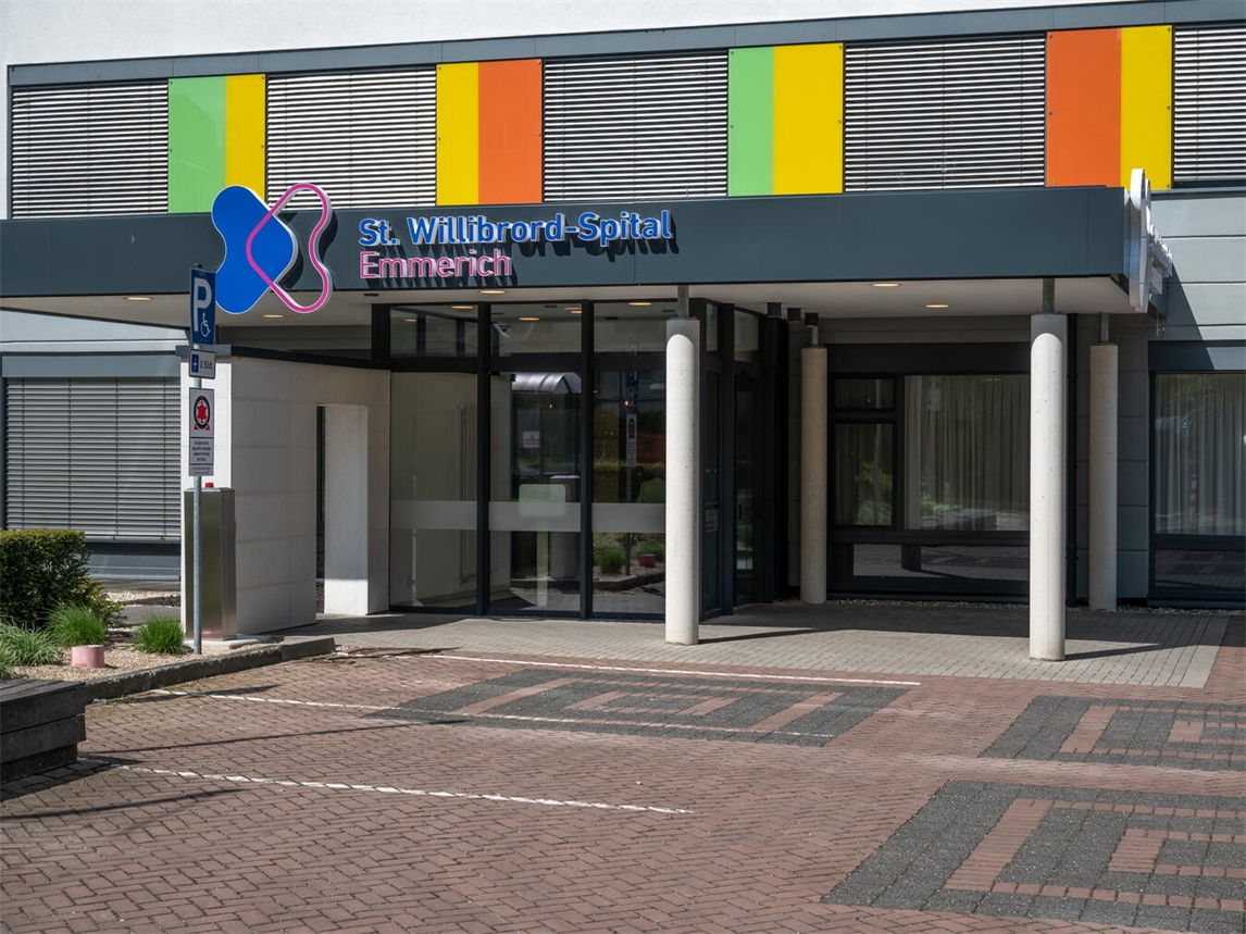 "St. Willibrord-Spital Demenztag und Kunstausstellung 'Im Demenzlabyrinth'"