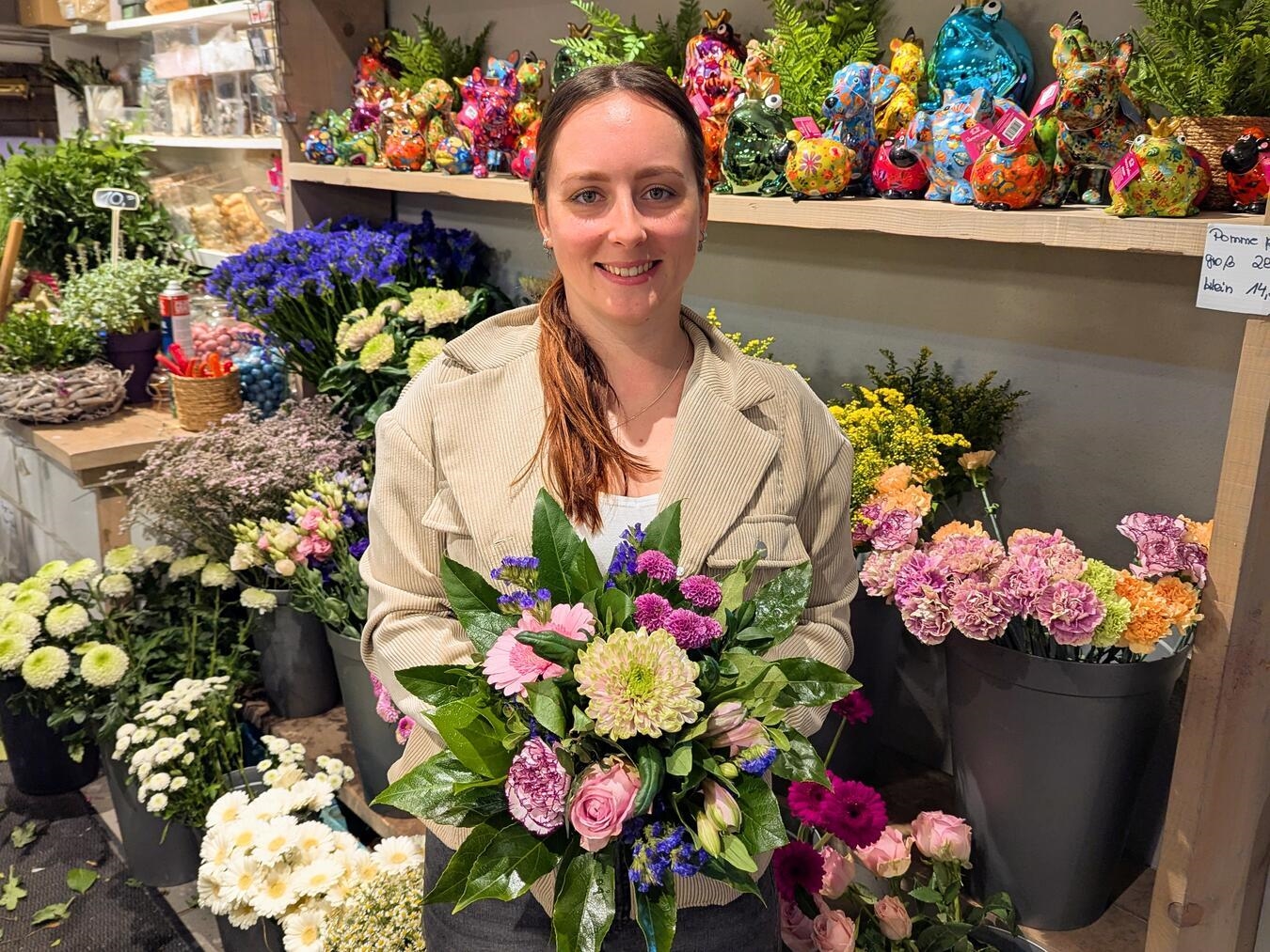 "Anna Heekeren als Blumenmädchen auf ihrem letzten Laufstegauftritt in Straelen, Porträtfoto, Blumenfestival"