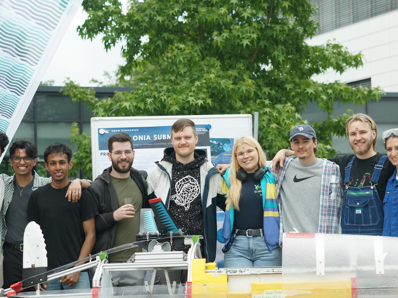 Das Submarine Team mit Gästen beim Campusfest im Mai 2024. Foto: HSRW