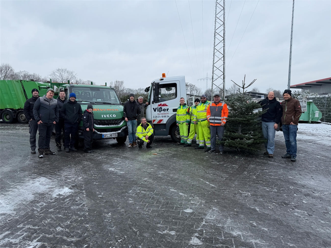 Das Team der Leiter, Helfer und Arbeiter von Schönmackers am Wertstoffhof. Foto: Martin Wolter