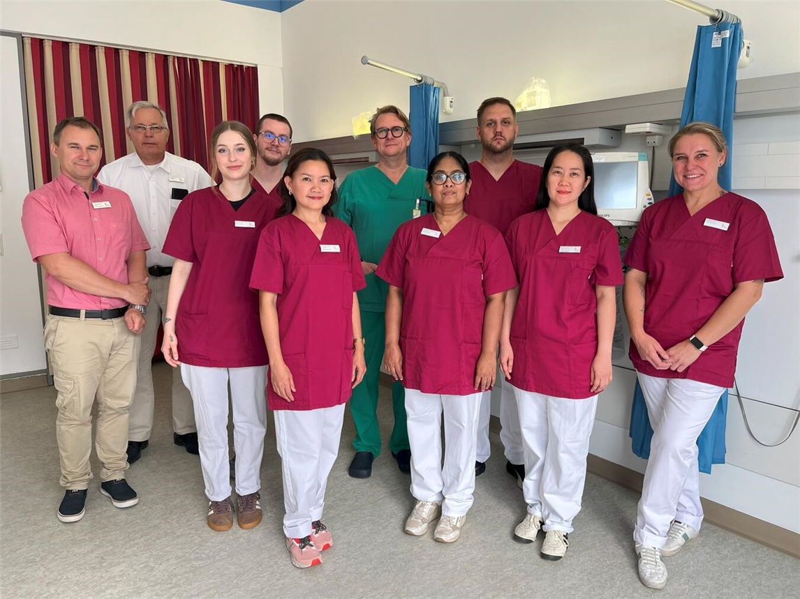 Team der Überwachungsstation B1 im St.-Clemens-Hospital Geldern bei Arbeitsbeginn im Juli. Foto: Elwi/St.-Clemens-Hospital
