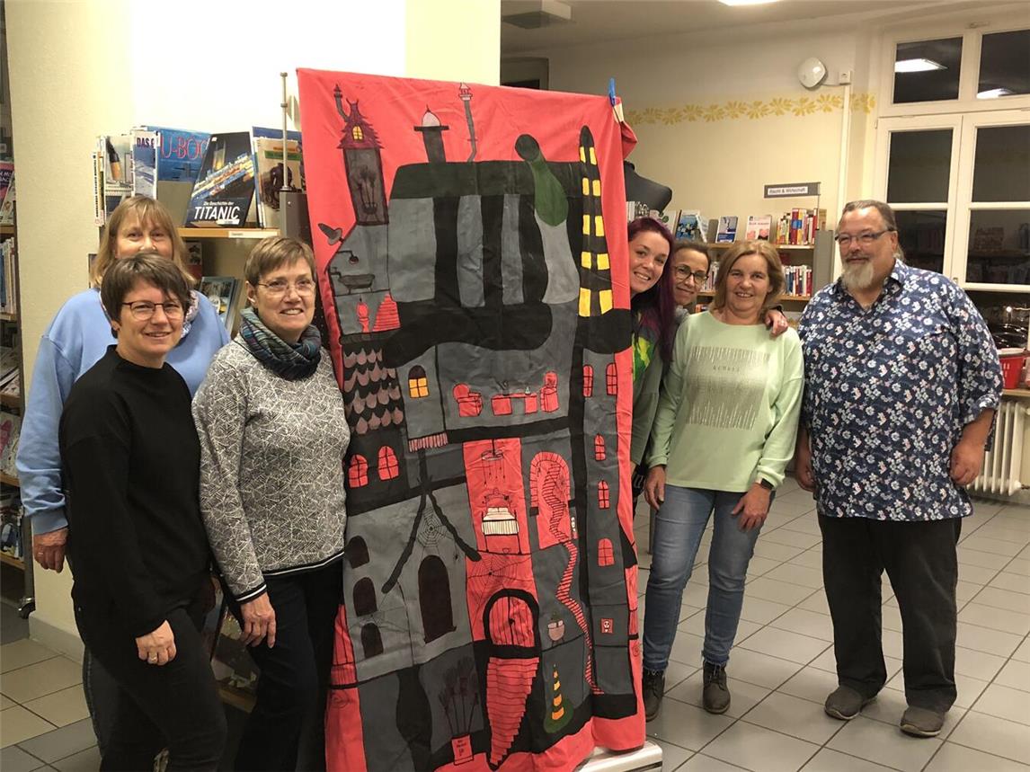 Das Team der Vorlesepaten der Stadtbücherei Rees freut sich auf den Vorleseabend. Foto: Stadt Rees