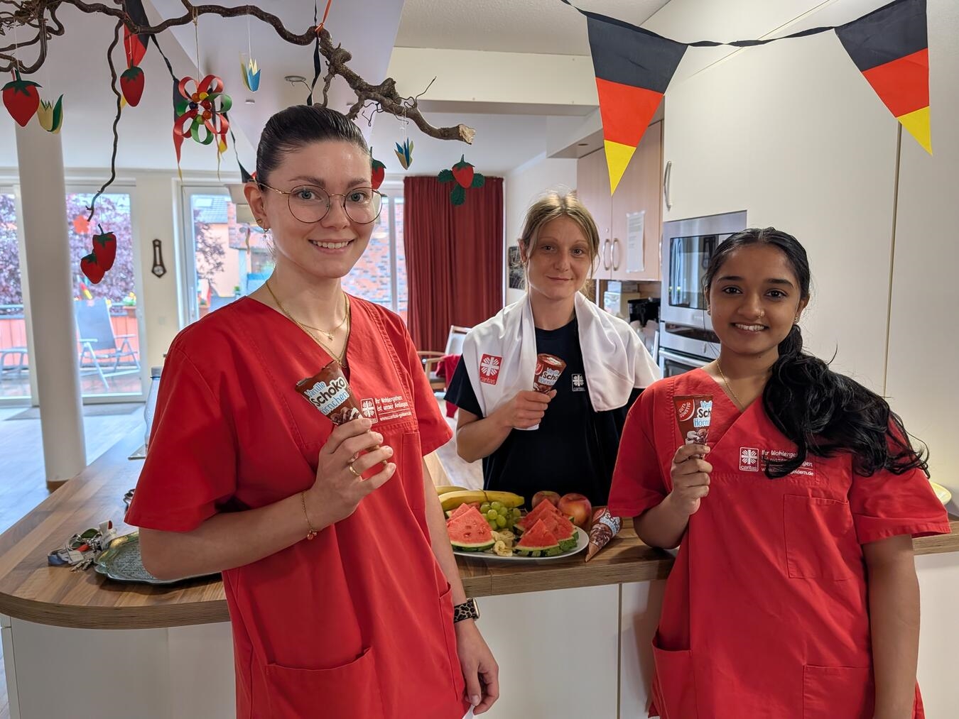 Das Team der Wohngemeinschaft Kevelaer zeigt sich gut gerüstet für die nächste Hitzewelle. Foto: Caritasverband Geldern-Kevelaer