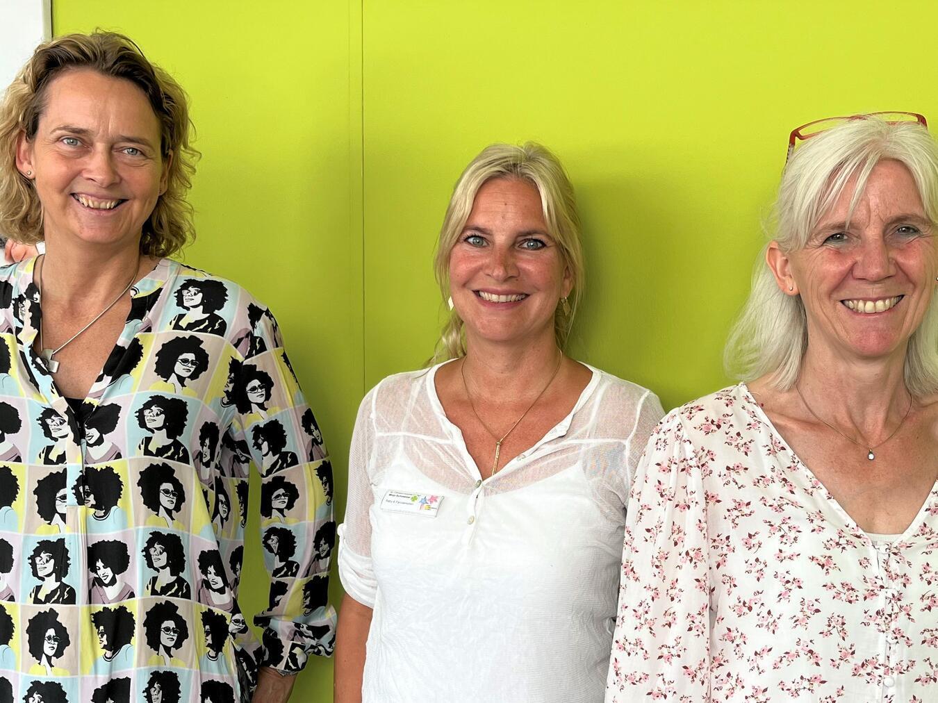 Das Team des Baby- und Familienlotsinnen-Projektes im St.-Clemens-Hospital Geldern (v.l.): Dr. med. Katharina Ketteler, Fachärztin für Kinder- und Jugendmedizin, mit Mirja Schmelzer und Monika Hanßen, Baby- und Familienlotsinnen. Foto: Elwi/St.-Clemens-Hospital
