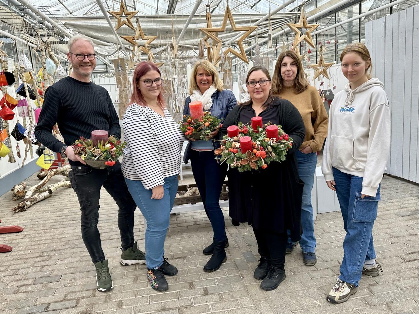 Das Team des Klapheckenhofs freut sich auf zahlreiche Besucher beim Adventsmarkt in Kleve-Kellen. Foto: SOS-Kinderdorf Niederrhein / Katrin Wißen