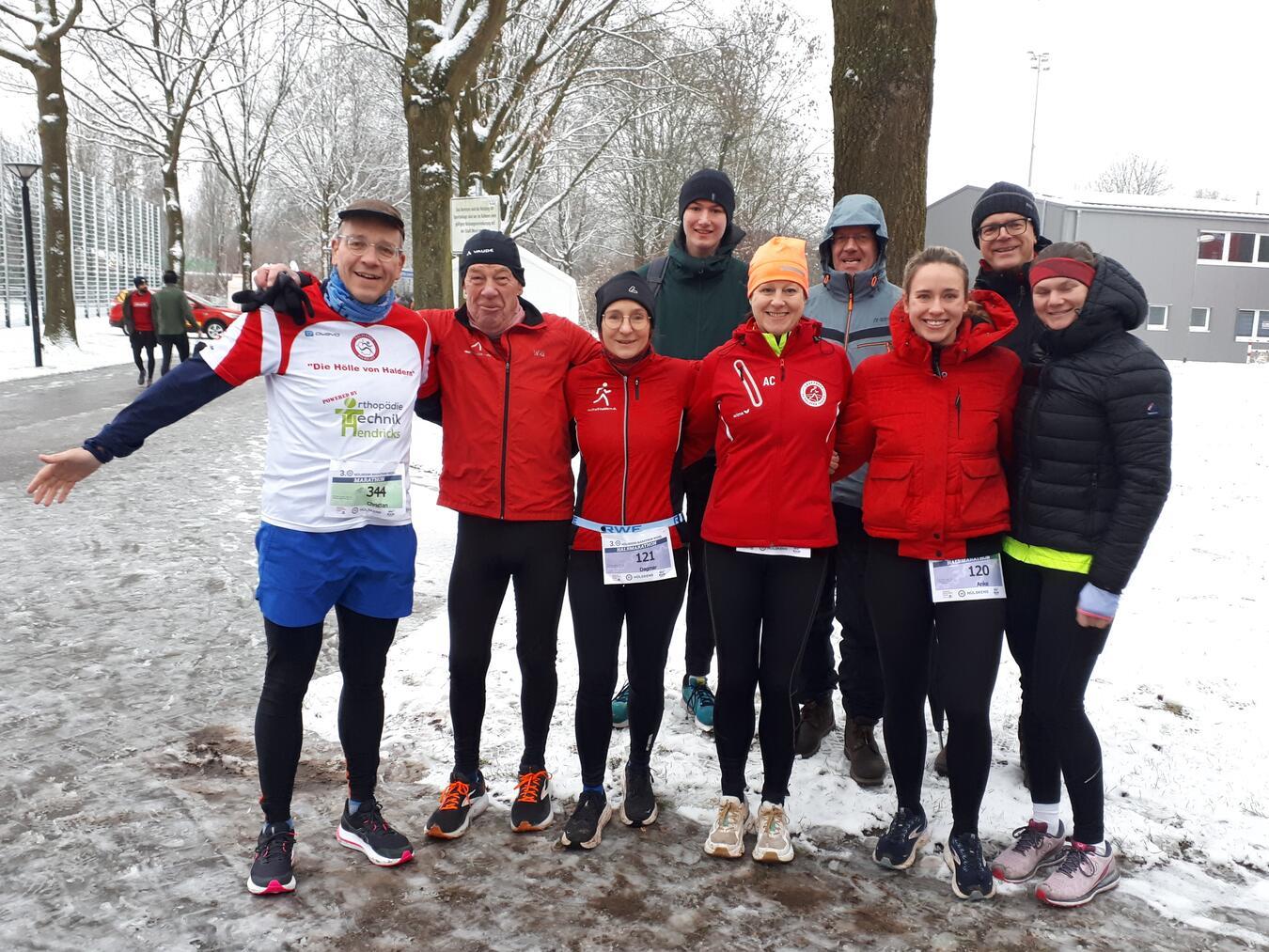 Auch Eisregen stoppt den Lauftreff Haldern nicht Das Team des Lauftreffs des SV Haldern beim Marathon in Wesel. Foto: privat