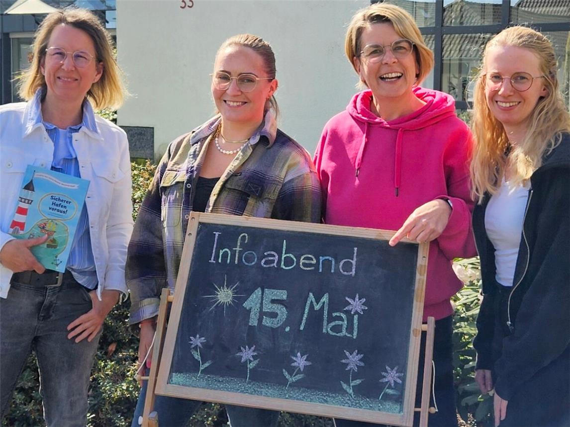 Das Team des Pflegekinderdienstes der Stadt Kleve: (v. l.) Sabine Jenneskens-Bartjes, Carina Schroer, Melanie Müller-Memmer und Mona Büchner. Foto: Stadt Kleve