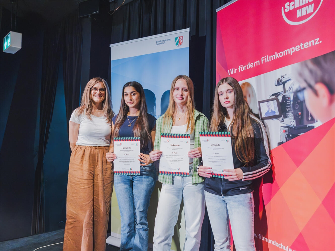 "Team Städtisches Gymnasium Goch mit Suhela Güden, Maja Nizynska und Adelina Torno, Schulveranstaltung"