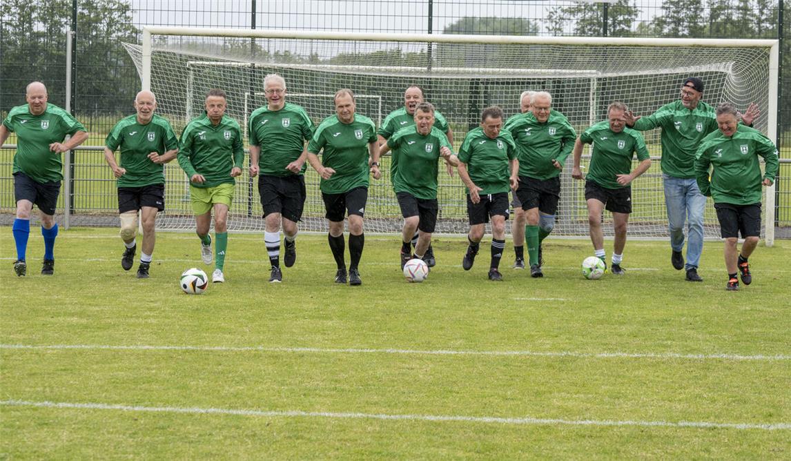 Das Team des SV Viktoria 1922 Winnekendonk ist vom Walking-Football überzeugt. NN-Fotos: Gerhard Seybert