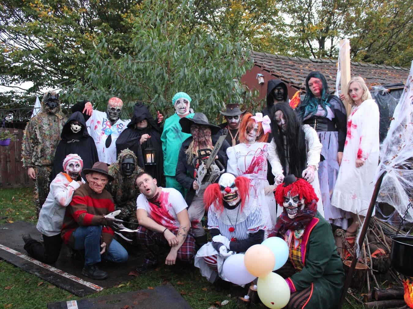 Das Team hinter dem "Halloween-Horror-Parcours". Foto: privat