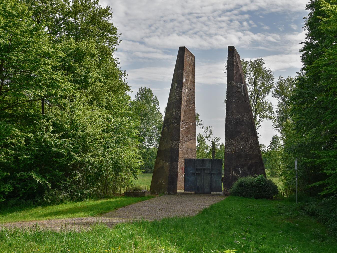 „Das Tor der Toten“ zum Gedenken der Opfer des Zweiten Weltkrieges“. Foto: Stadt Rheinberg