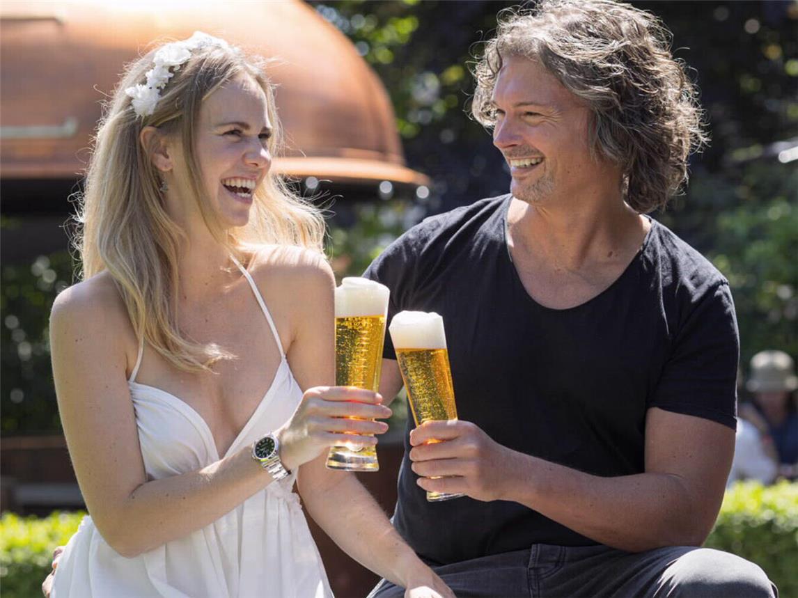 Das Trau(m)paar für die Warsteiner Parooka Church steht fest: Esther und Martin aus Siegburg heiraten am 19. Juli in der Warsteiner Parooka Church.Foto: Berthold Linn / Die Wolff Werbeagentur