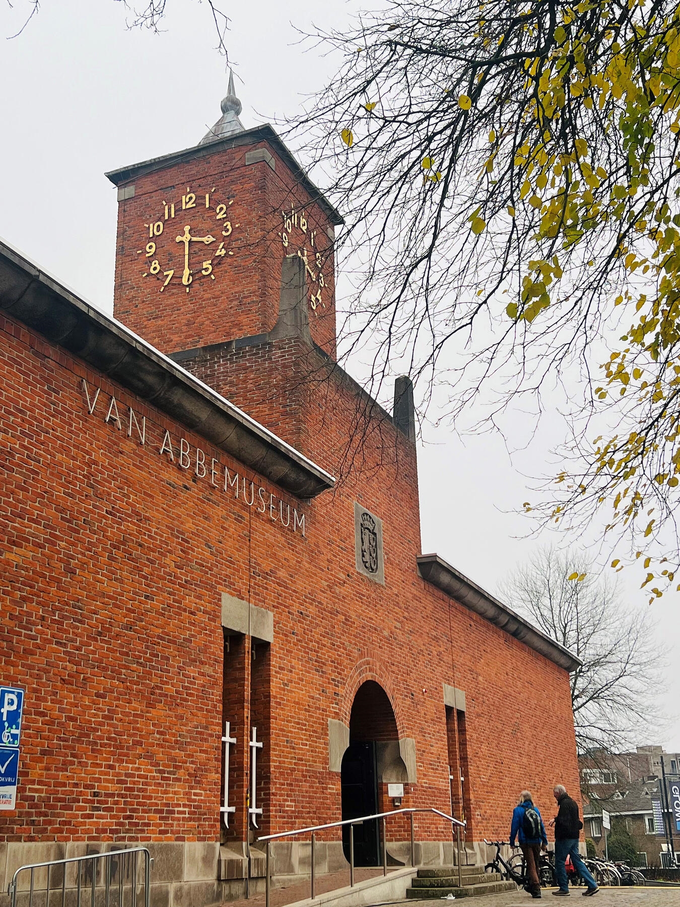 Das Van Abbemuseum in Eindhoven präsentiert moderne und zeitgenössische Kunst.