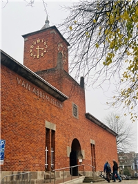 Das Van Abbemuseum in Eindhoven präsentiert moderne und zeitgenössische Kunst.