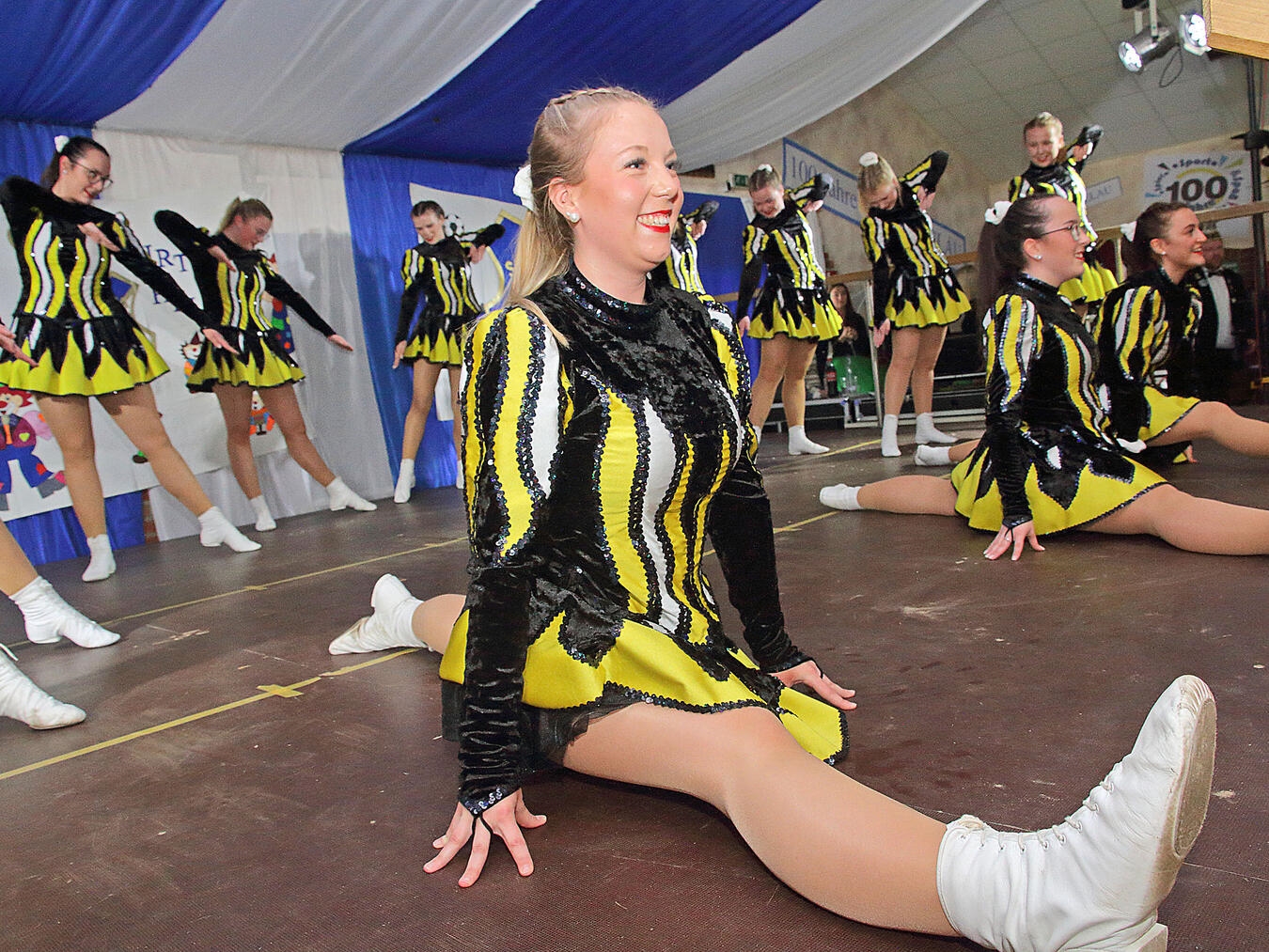 Das Veenze Kräjeballett stand im vergangenen Jahr auch auf der Bühne. NN-Archivfotos (4): Theo Leie
