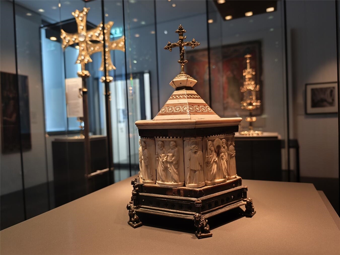 Das venezianische Embriachikästchen (um 1400) ist nur eines von vielen Schätzen, die es im StiftsMuseum zu entdecken gibt. Foto: StiftsMuseum Xanten