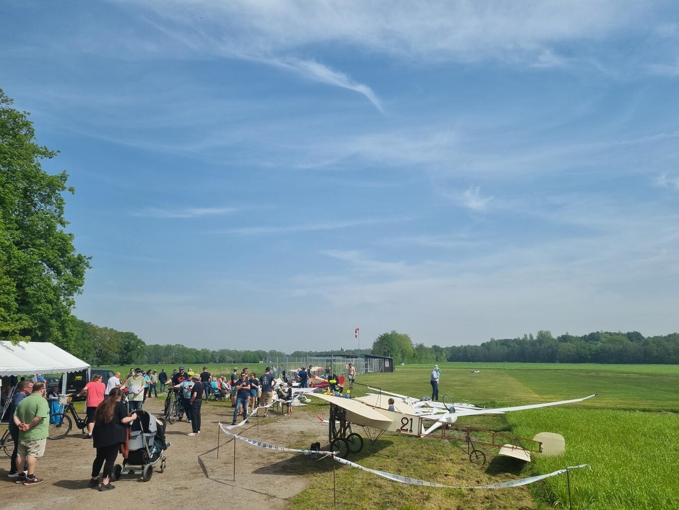 "Vereinsgelände am Kiwittsdyck Straelen, grüne Wiesen und Sportanlagen, Freizeitaktivitäten, Natur"