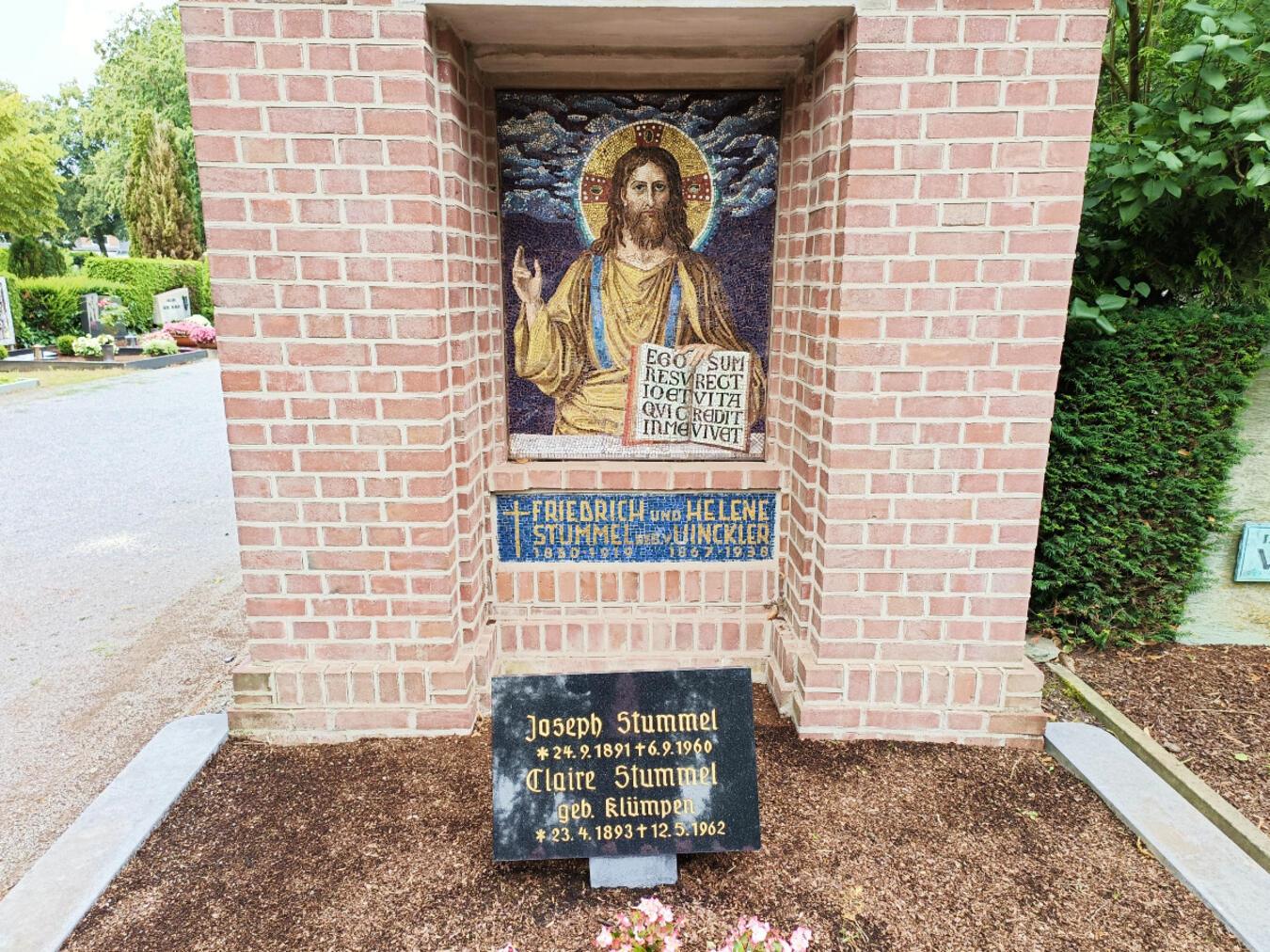 Das verzierte Grab der Familie Stummel in Kevelaer.Foto: Wallfahrtsstadt Kevelaer