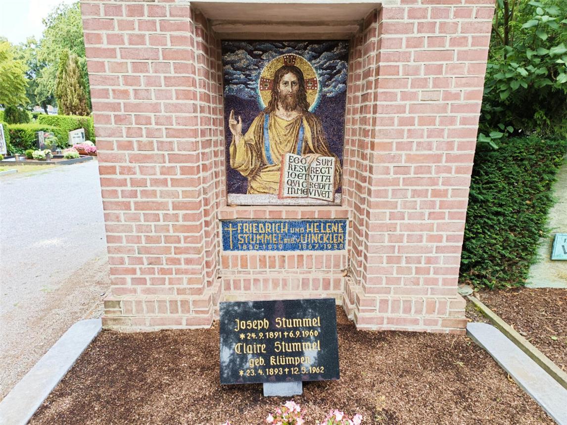 Das verzierte Grab der Familie Stummel in Kevelaer.Foto: Wallfahrtsstadt Kevelaer