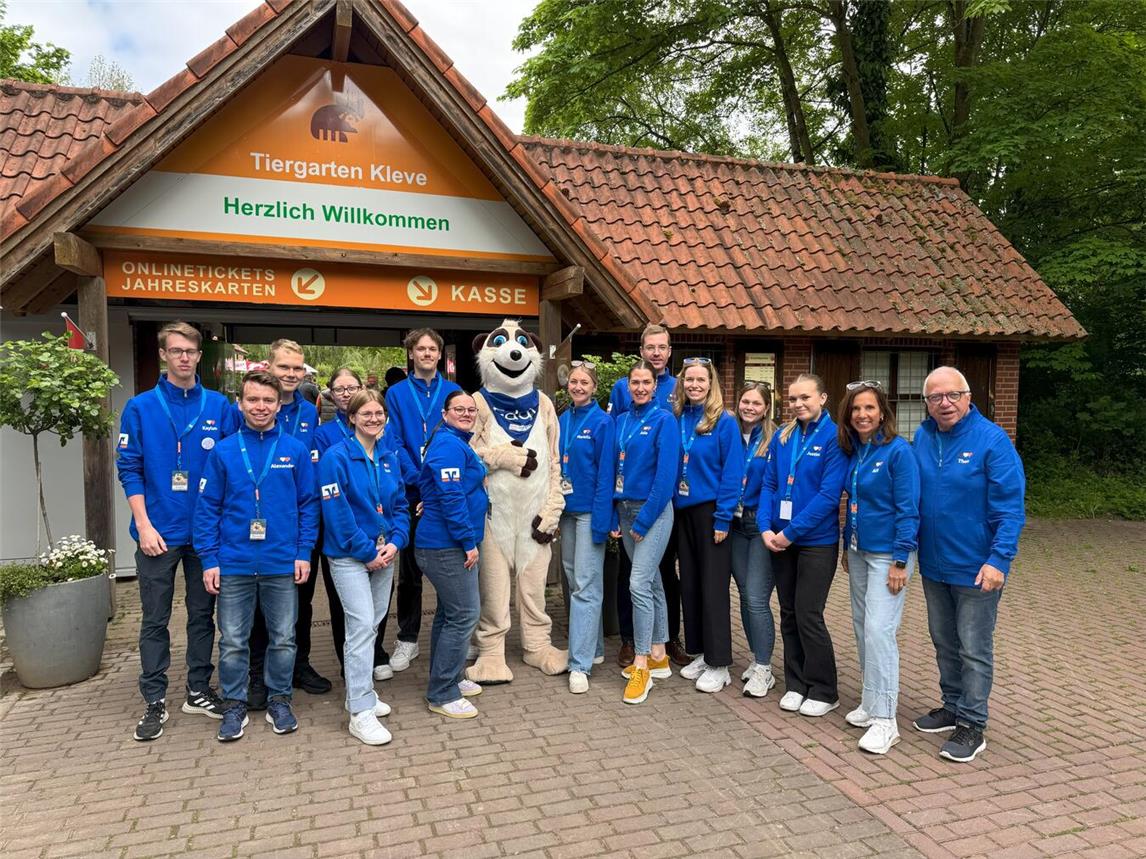 Das Voba-Team mit Maskottchen Eddy. Foto: Volksbank Kleverland