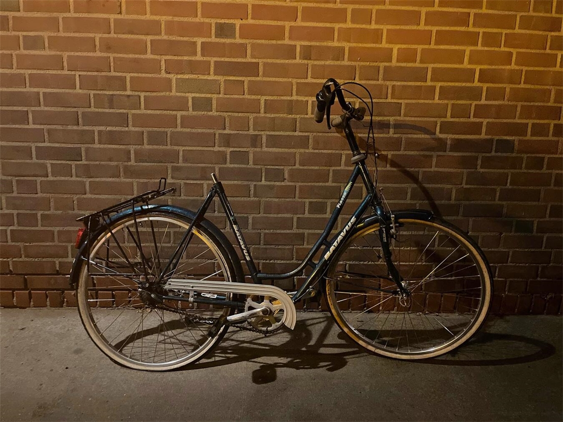 "Verrostetes Fahrrad unter Brücke Karl-Arnold-Straße Weeze, von Polizei Kleve entdeckt"