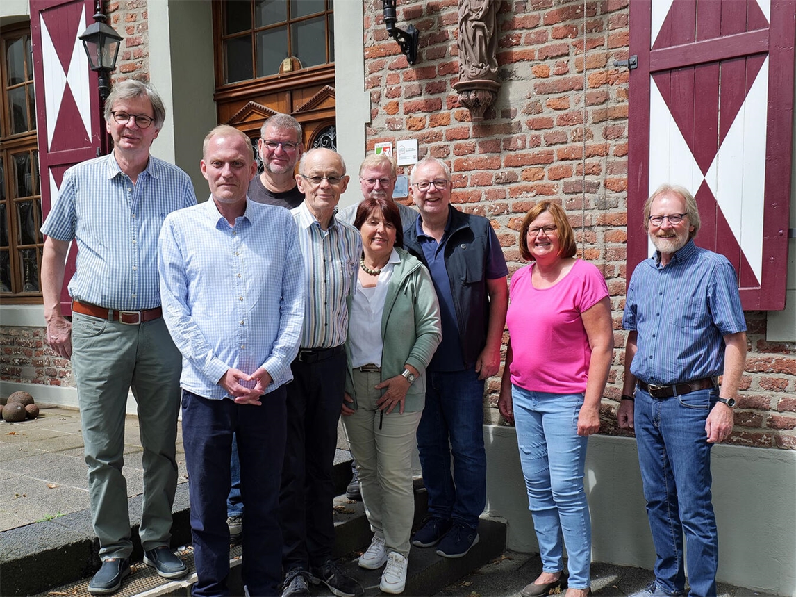 "Vorbereitungsteam Fairen Frühstücks am Haus Ingenray mit Emilie und Hans Stratmans Stiftung, Gruppenfoto, Veranstaltungsort"