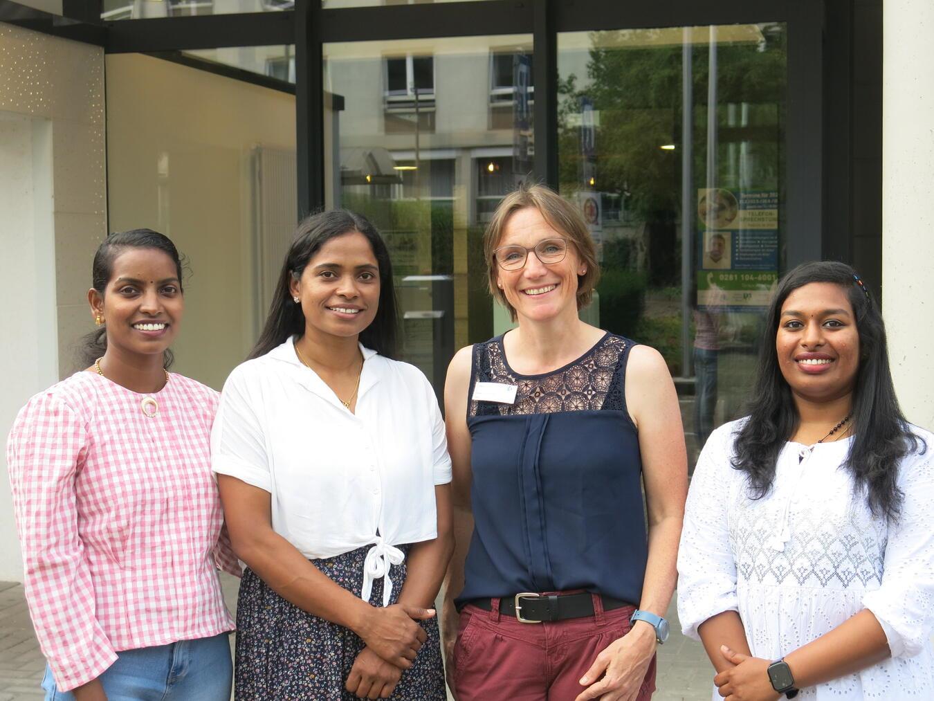 Daumen hoch: (v. l.) Athira Xavior, Jaimol Joseph, Annabell Venhoven und Tincymol Thomas. Foto: privat