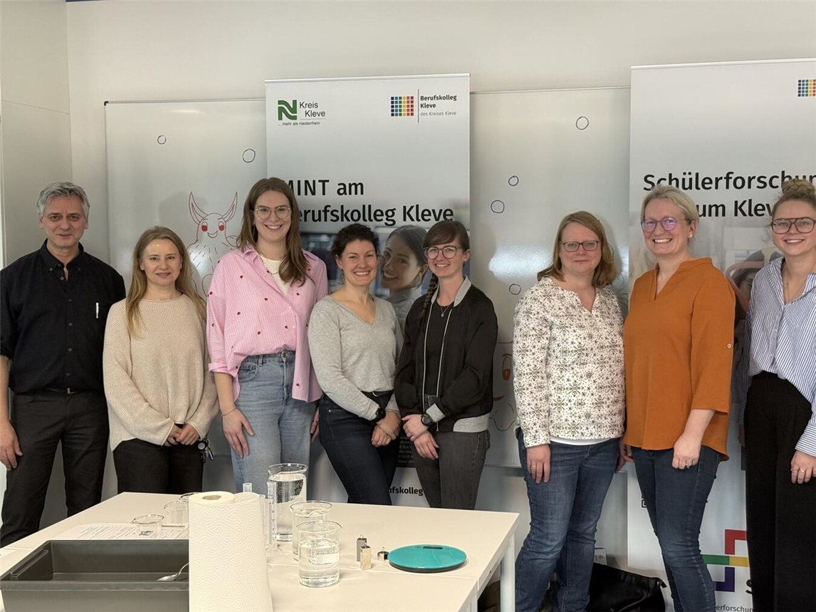 Dem Kooperationsverbund „MINT-Förderung im Forscherkolleg for Kids“ gehören folgende Partner an: das SchülerForschungsZentrum am Berufskolleg Kleve (SFZ), das Berufskolleg Kleve des Kreises Kleve, die St. Georg Grundschule Nütterden, die Gemeinschaftsgrundschule An den Linden (Kleve), die Karl-Leisner-Grundschule (Kleve), die Arnold-Janssen-Grundschule (Goch) sowie die St. Markus Grundschule Bedburg-Hau. Foto: SFZ am Berufskolleg Kleve